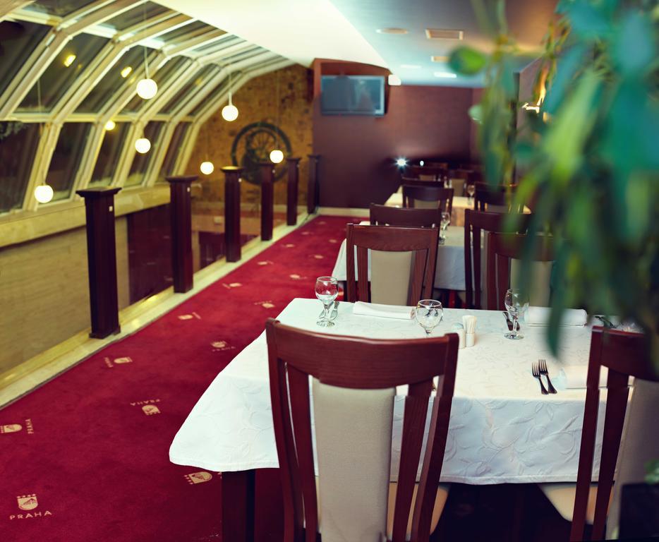Hotel Praha Uzhhorod Exterior photo