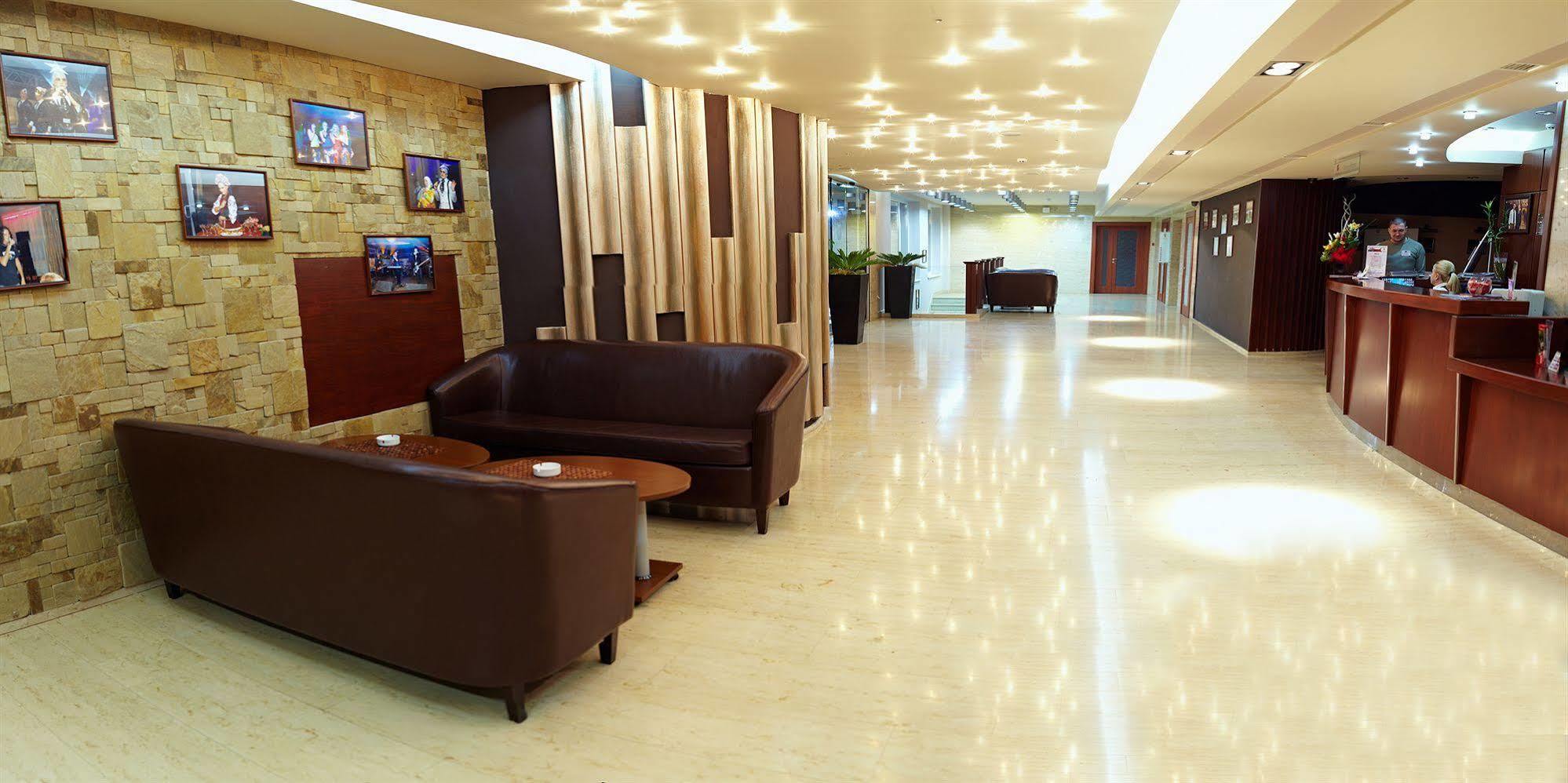 Hotel Praha Uzhhorod Exterior photo