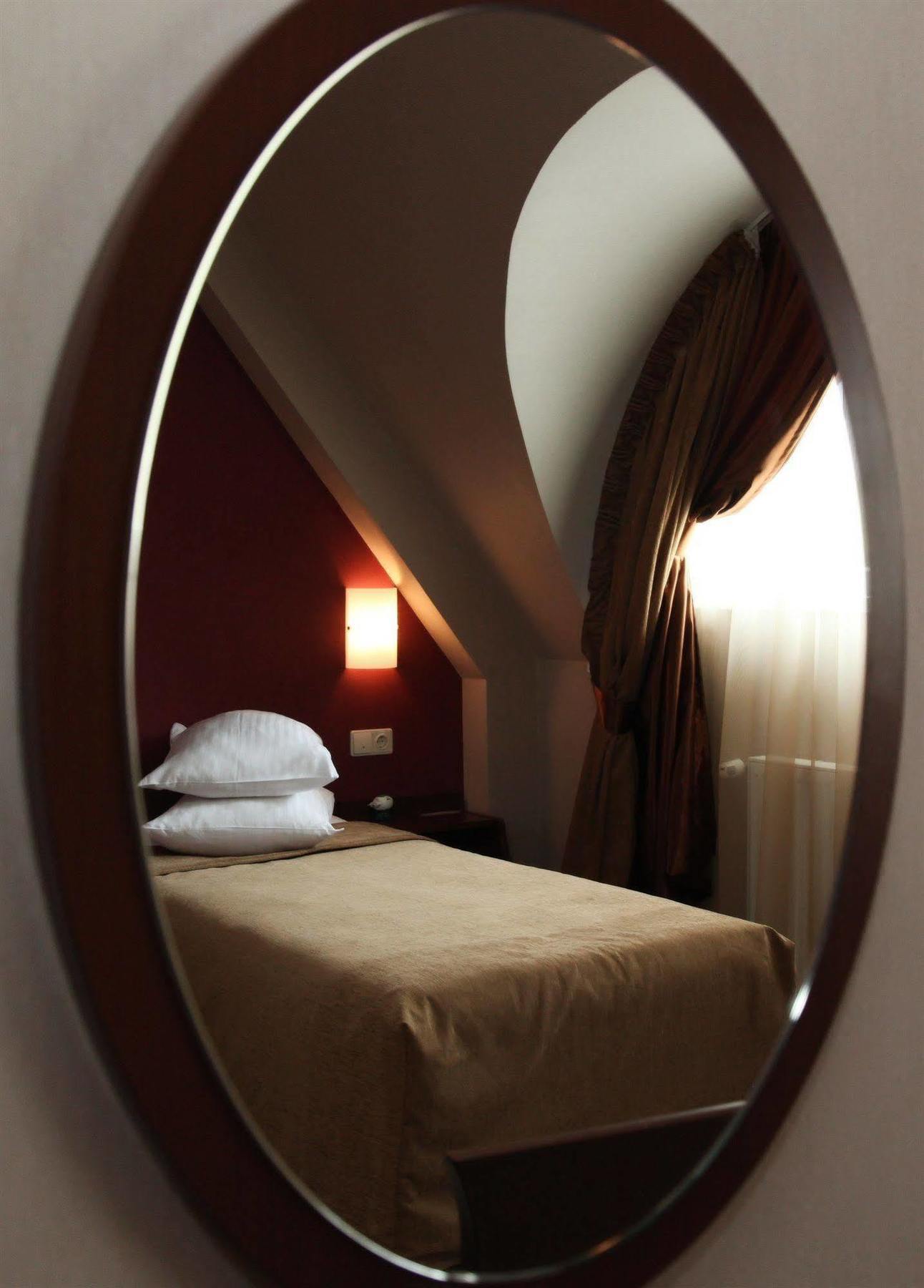 Hotel Praha Uzhhorod Exterior photo